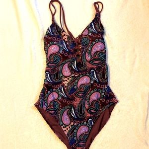 Ambrielle Embroidered One Piece Size L
